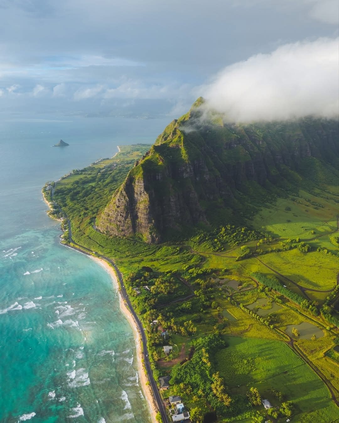 Aerial view of the Koʻolau Mountains along the windward coast